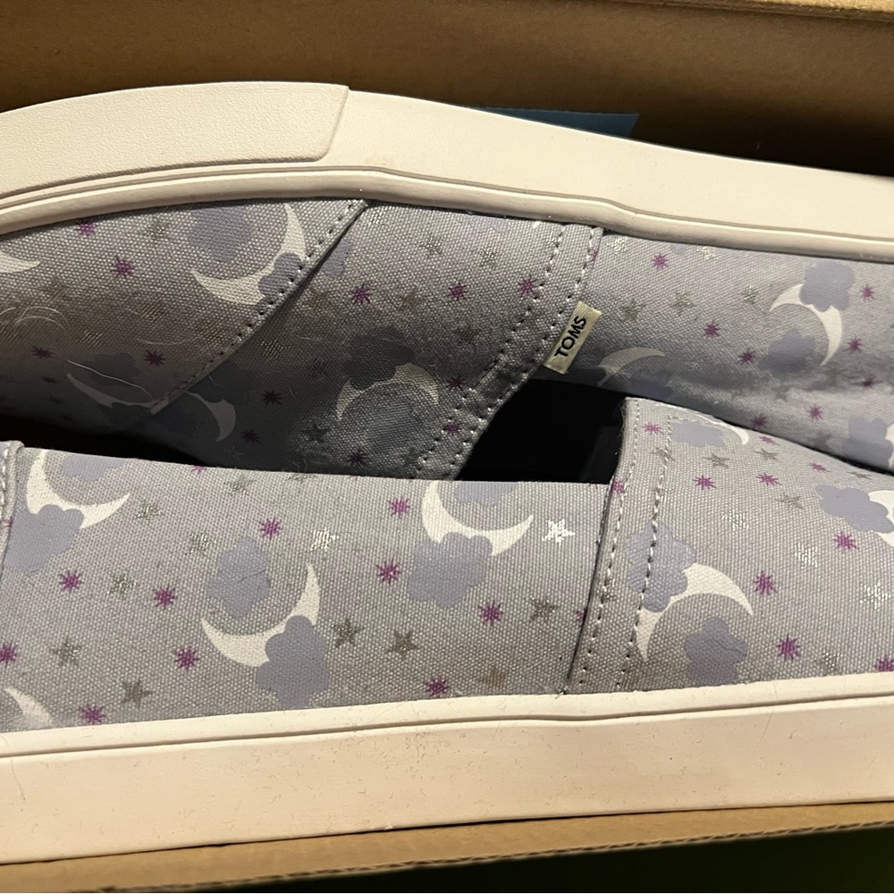 Toms women size 11, new in box